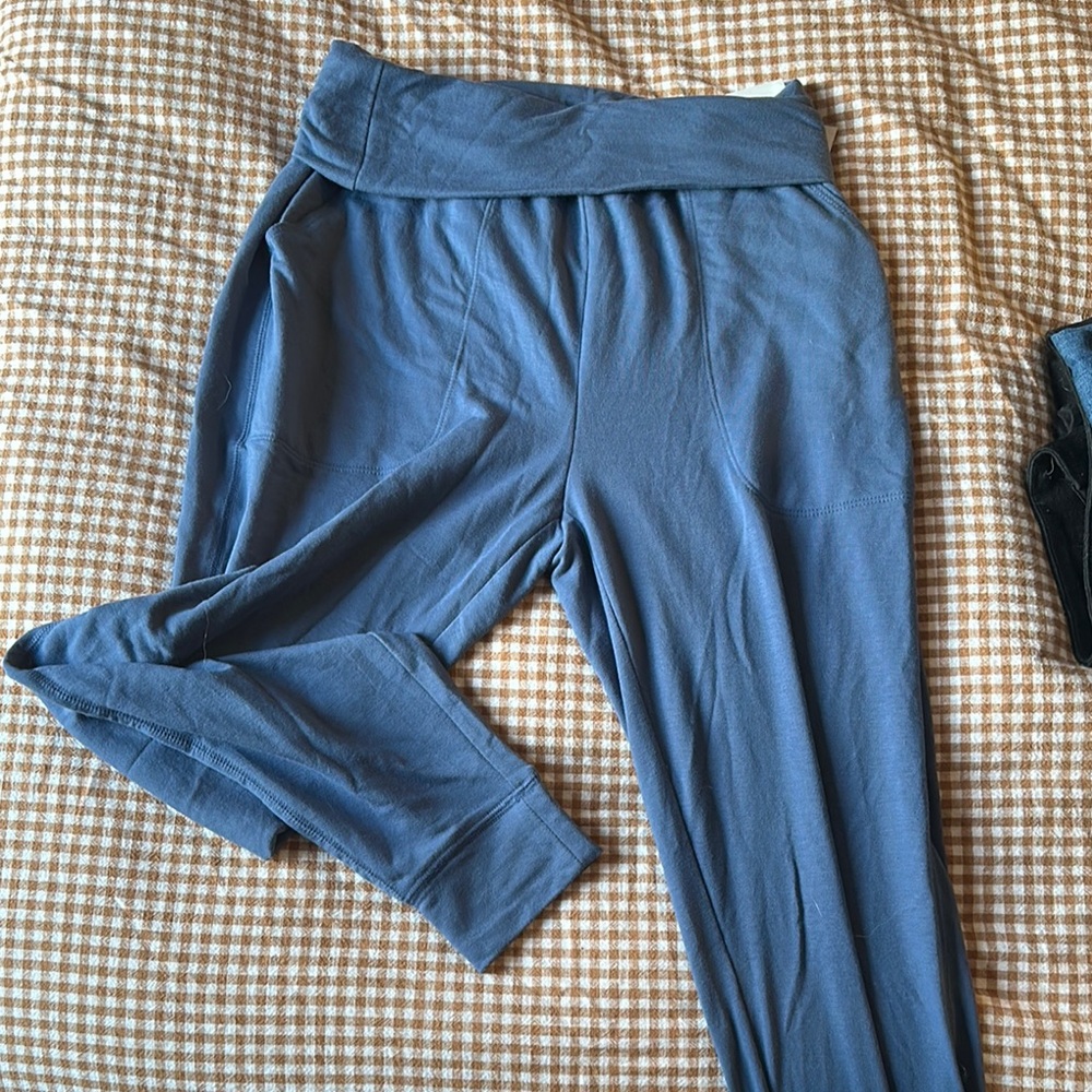 Old Navy Mid-Rise Jogger in Slate Blue